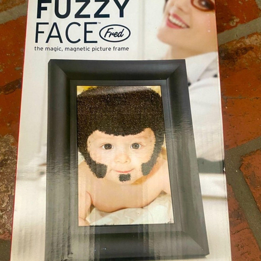 Have a lot of FUN & LAUGHS with this "fuzzy face" frame! SOLD OUT online!🥸🥸